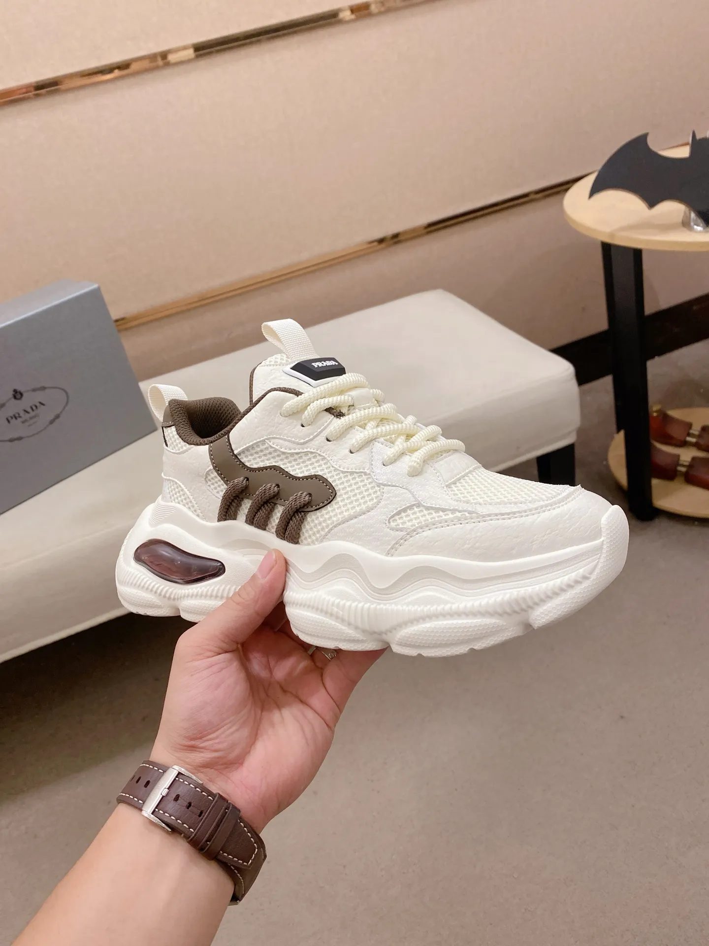 Men's shoes 💰: 462💰 [Prada～Prada] Trendy new styles are on the market. Same style as the official website. Counter quality. Original version. [Strong] [Strong] Imported selected first-layer cowhide. Comfortable and breathable sheepskin lining, fine workmanship, upper layer made of 100% pure cowhide, original last shape, comfortable on the feet, shoe sizes 38 to 44